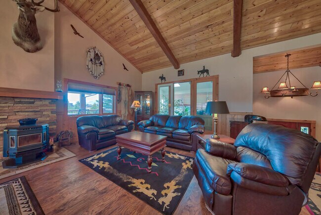 Building Photo - 9 Juniper Ln