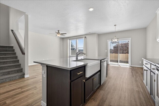 Building Photo - Luxury & Convenience: Newer 4 Bedroom, 2.5 Bath N. Meridian Home