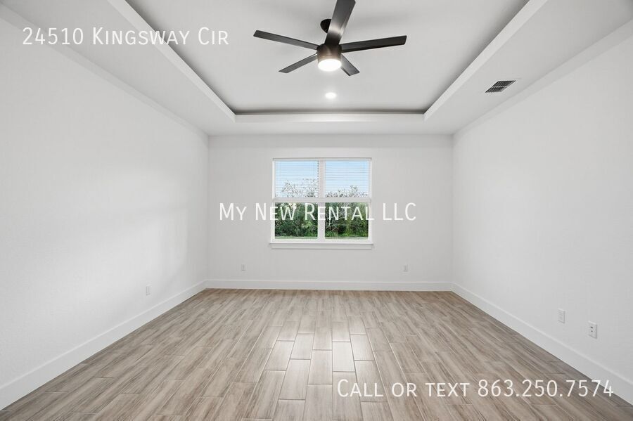 Building Photo - 24510 SW Kingsway Cir