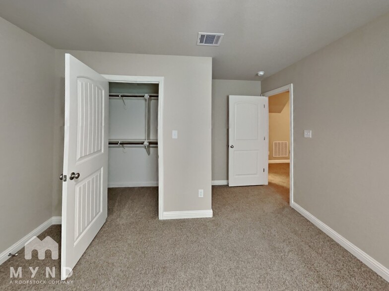 Building Photo - 700 Rolling Terrace Cir