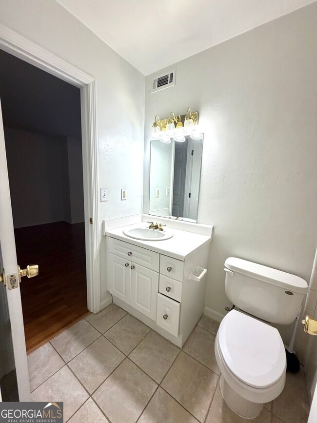 Building Photo - 3595 Woodbriar Cir