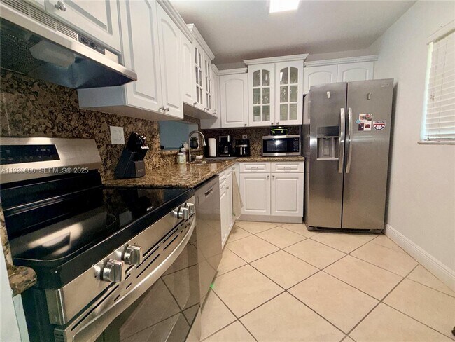 Building Photo - 8065 SW 107th Ave