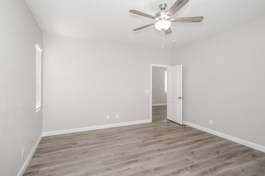 Building Photo - 10611 Allegrini Dr
