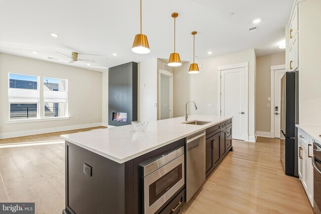 Building Photo - 23651 Havelock Walk Ter