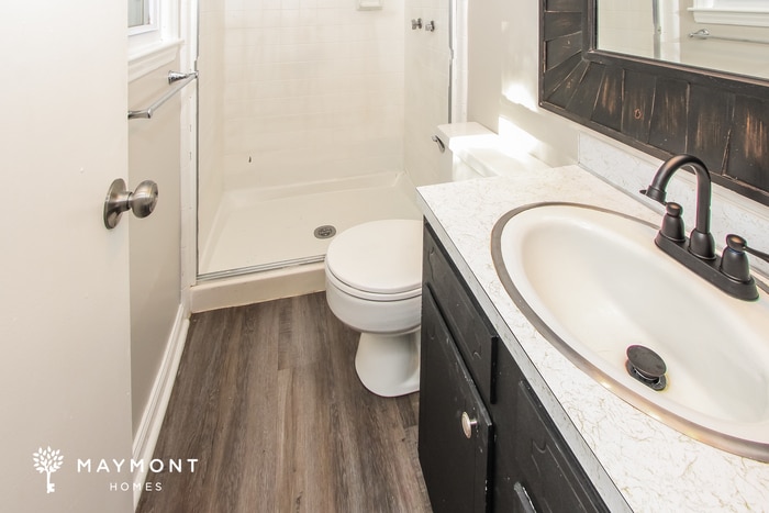 Building Photo - 111 Point Cir