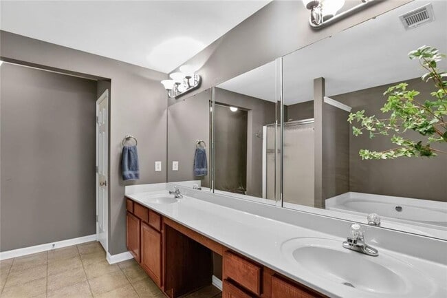 Building Photo - 1656 Granville Ct