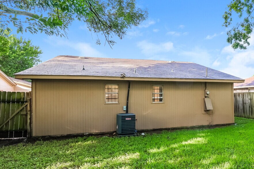 Building Photo - 5606 Drakestone Blvd