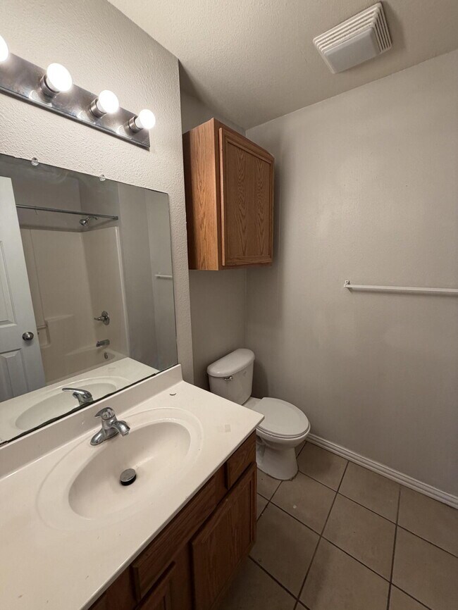 Building Photo - 533 N Clinton Ave