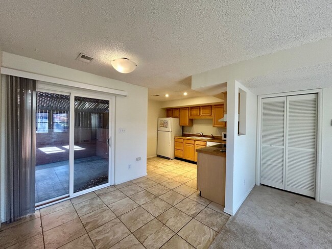 Building Photo - SHORT TERM RENTAL! 3Br/2Ba Condo in the Heart of Boulder