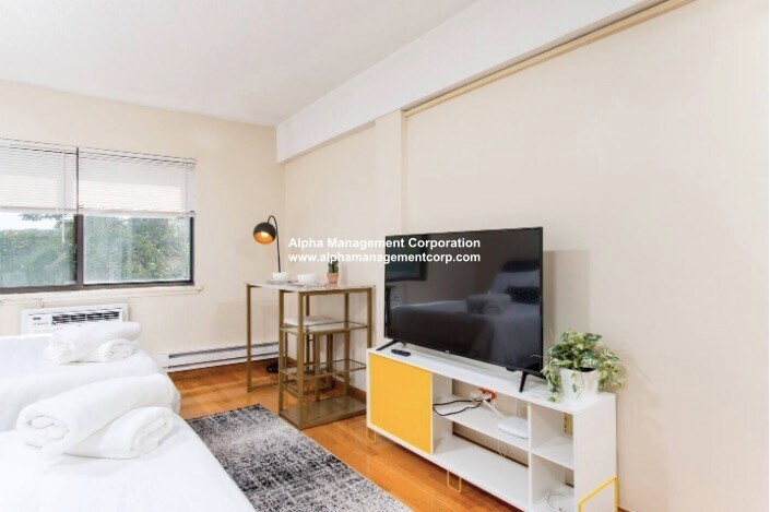 Building Photo - 1110 Commonwealth Ave