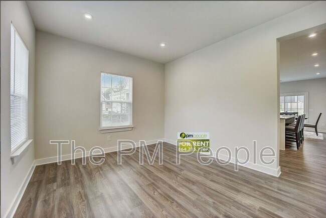 Building Photo - 32 Wiltshire Cir