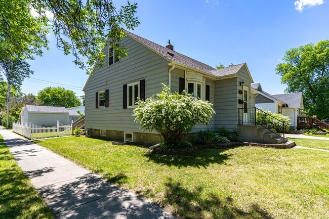 Building Photo - Single Family Home - Located Near Campus