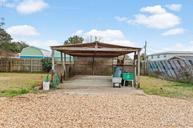 Building Photo - 122 Beach Dr