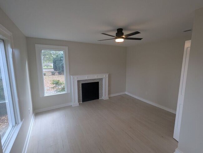 Building Photo - Beautiful 4BD/3BA Home in Hickory