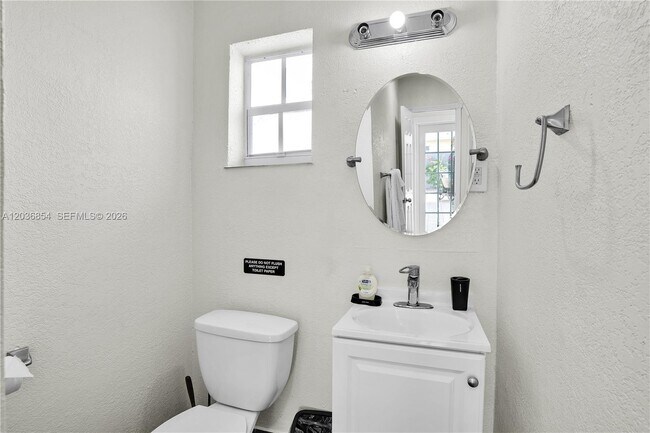Building Photo - 6452 Custer St