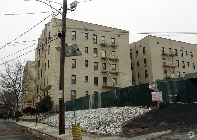 Building Photo - Highland Station Apartments
