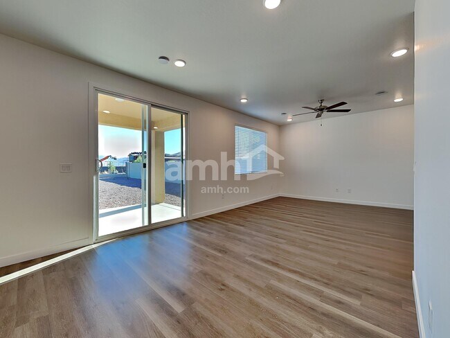 Building Photo - 9726 W Tamarisk Ave