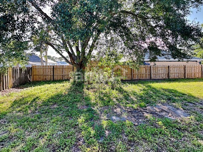 Building Photo - 130 Appleby St NE