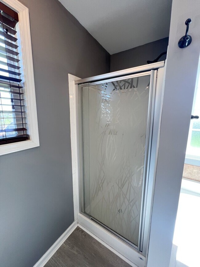 Building Photo - Gorgeous Single-Family--Fenced Backyard and Bonus Room!