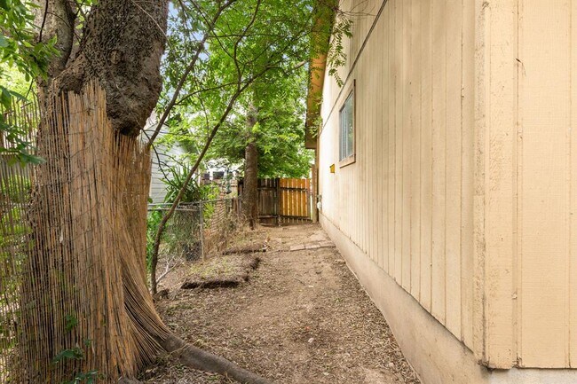 Building Photo - 818 Sirocco Dr