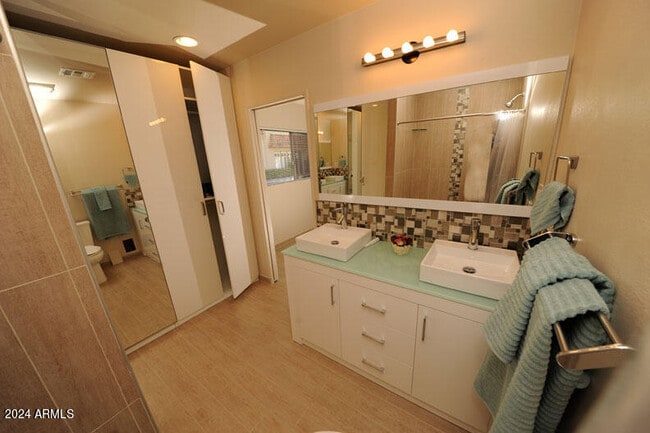 Building Photo - 1320 E Bethany Home Rd