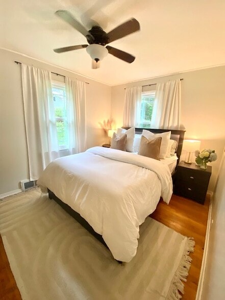 Building Photo - 122 N Kenosha Dr