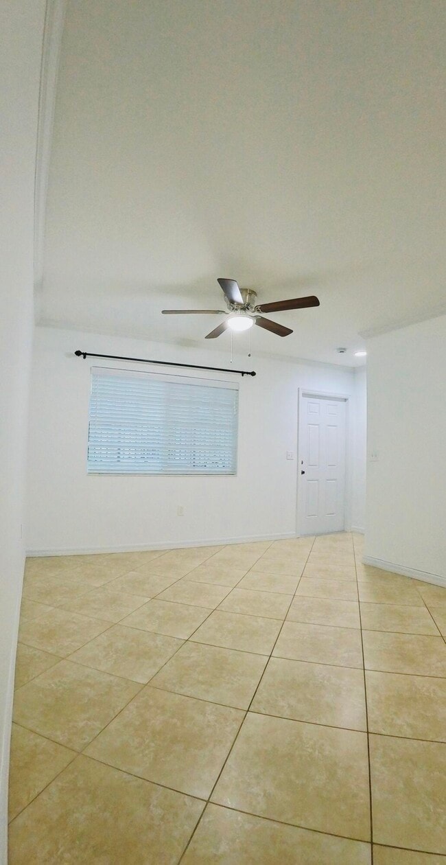 Building Photo - 1000 Palm Trail