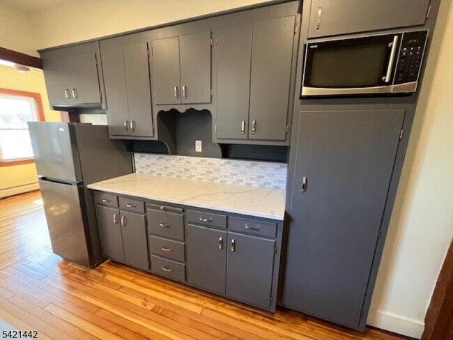 Building Photo - 1 Laurel Pl