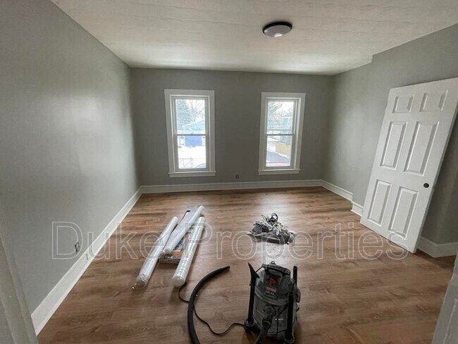 Building Photo - 5 Sheridan St