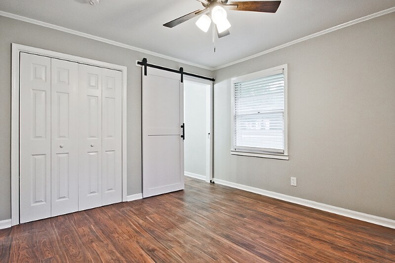 Building Photo - 212 Lakeshore Dr