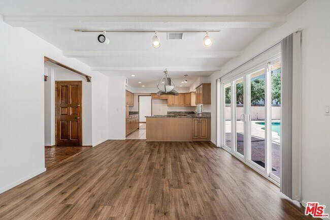 Building Photo - 1181 Somera Rd
