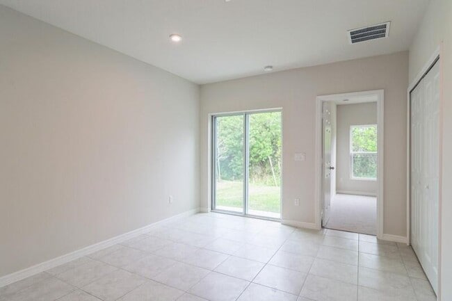 Building Photo - 3374 N Park Dr