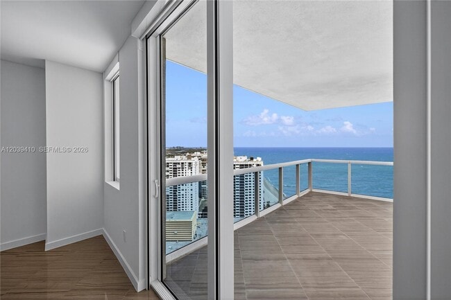 Building Photo - 2711 S Ocean Dr