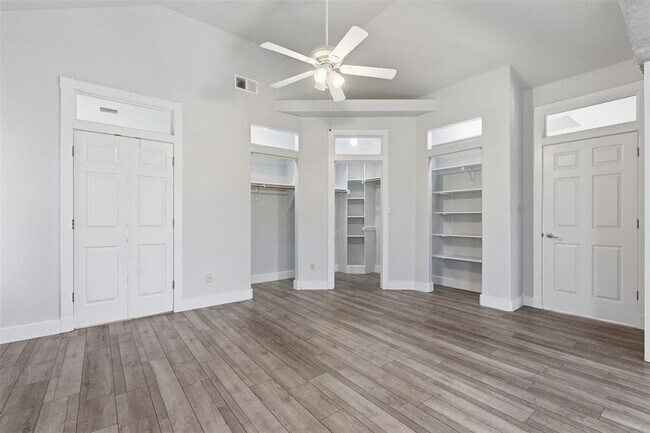 Building Photo - 307 Pin Oak Ct