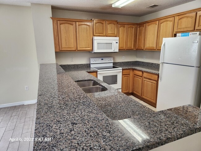 Building Photo - 204 Johnson Ct