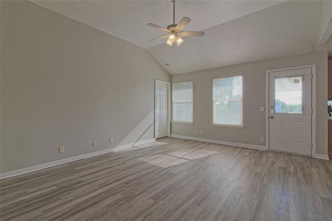 Building Photo - 300 Caladium Ct