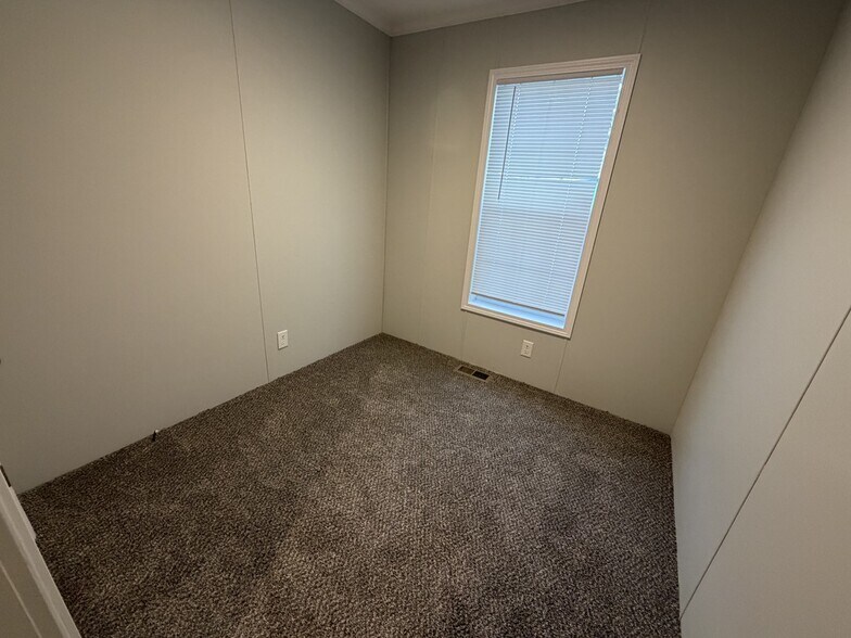 Building Photo - 15381 Danseur Dr