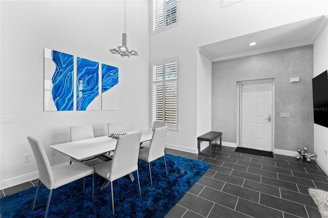 Building Photo - 800 N Tamiami Trl