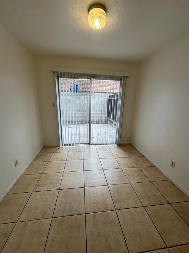 Building Photo - 471 Minnewawa Ave