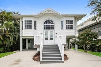 Building Photo - 771 Park Ave