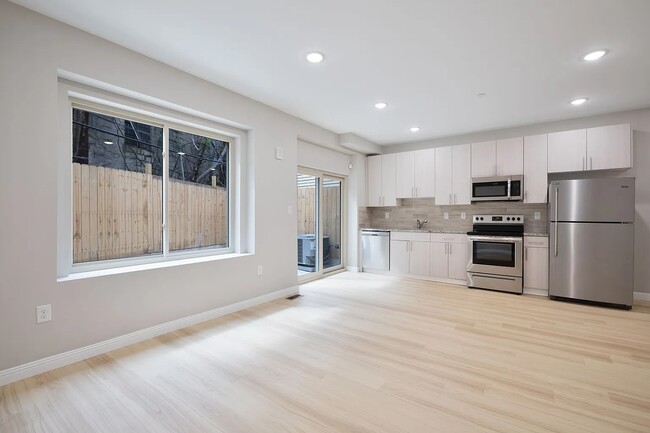 Building Photo - 616 N 40th St