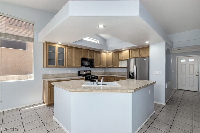 Building Photo - 9842 Silver Lasso St