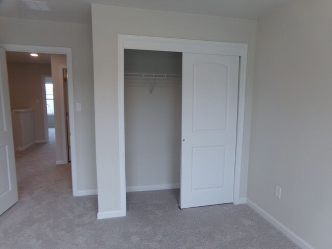 Building Photo - 3 bedroom, 2.5 Bathroom Townhouse in Gray's Pointe Neighborhood