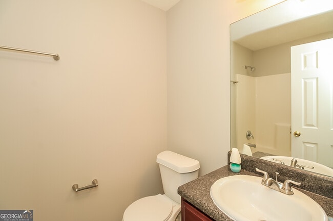 Building Photo - 7 Mineral Springs Ct