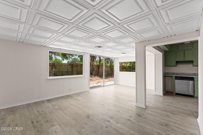 Building Photo - 708 Cactus Ave
