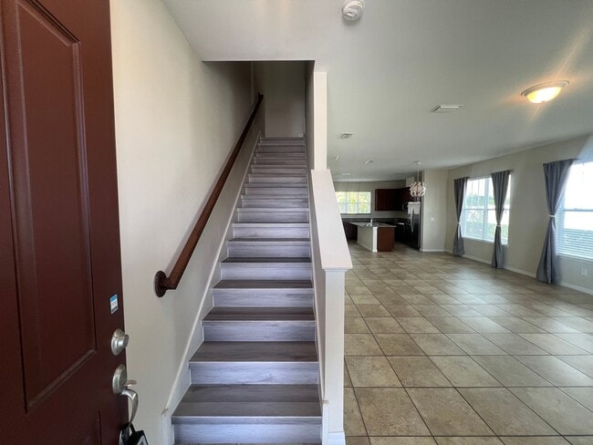 Building Photo - Beautiful Townhouse at Windermere availabl...