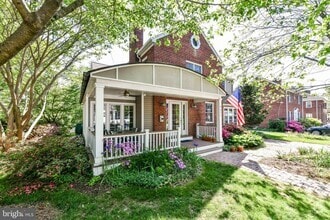 Building Photo - 621 S Taylor St