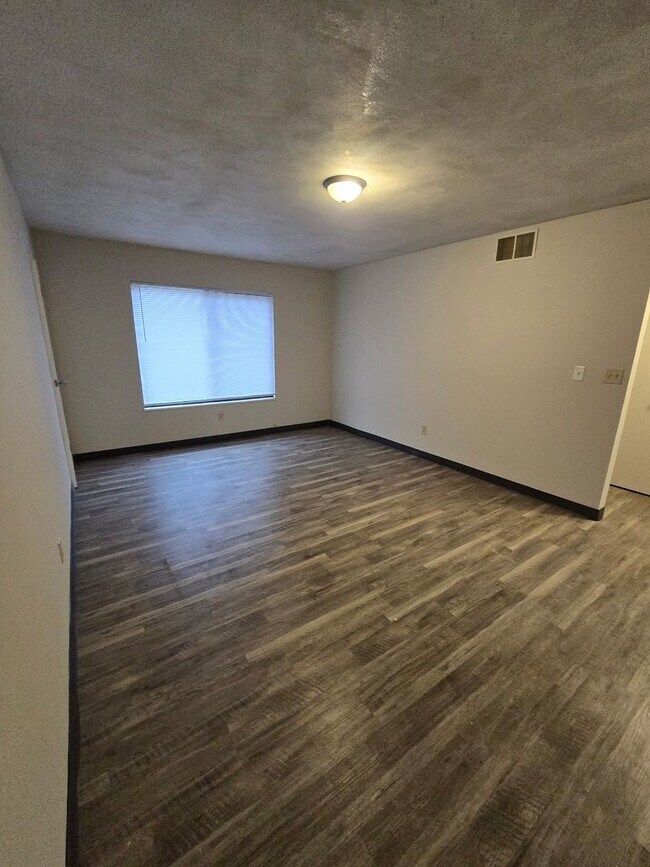 Building Photo - 5201 S Brooks Dr