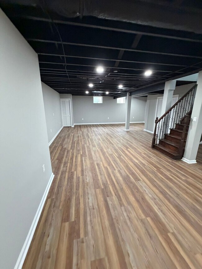 Building Photo - 3 Bedroom Rancher-Country Setting