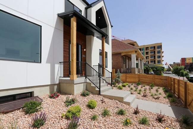 Building Photo - 3 Bedroom Townhome - Downtown Salt Lake City